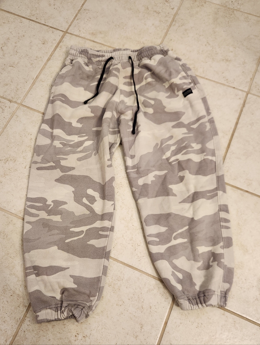 Mens Hollister Ultra High Rise Grey Camo Cuff Joggers Oversized Size‎ S #H1252